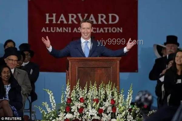 哈佛校长在毕业典礼上嘲讽特朗普：如何理解与应对