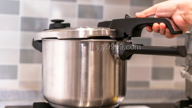 适合懒人入手做饭好物对比：电饭煲VS多功能料理锅VS微波炉